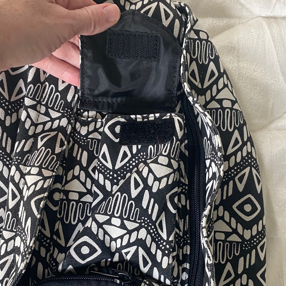 Kavu Black and White Geometric Patterned Rope Sling Bag - Picture 5 of 12